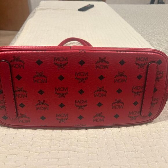 MCM Reversible tote including pouch - Picture 5 of 10